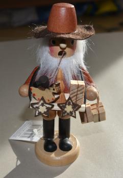 Räuchermännchen mit Bauchladen, Sternen und Dekorationen